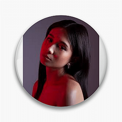 Soulful Singer Niki Pins