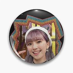Mayuka Ogou NiziU Korean Kpop Retro Color Oil Paint Design Pin