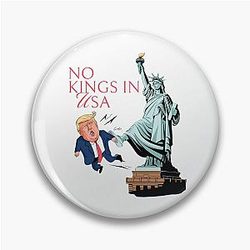 No Kings in USA: Statue of Liberty Kicking Out the Pawn