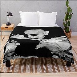 HD Nosferatu - The bite (1921) Throw Blanket
