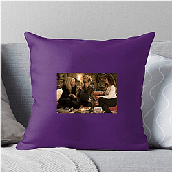 Ocean's 8 is a spin-off of the Ocean's trilogy Ocean's 8 Pillows Cover