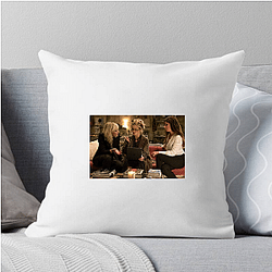 Ocean's 8 is a spin-off of the Ocean's trilogy Ocean's 8 Pillows Cover