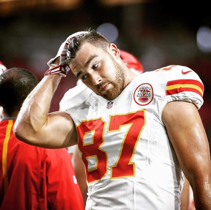 Travis Kelce Merchandise: Essential Gear for Tight End Fans