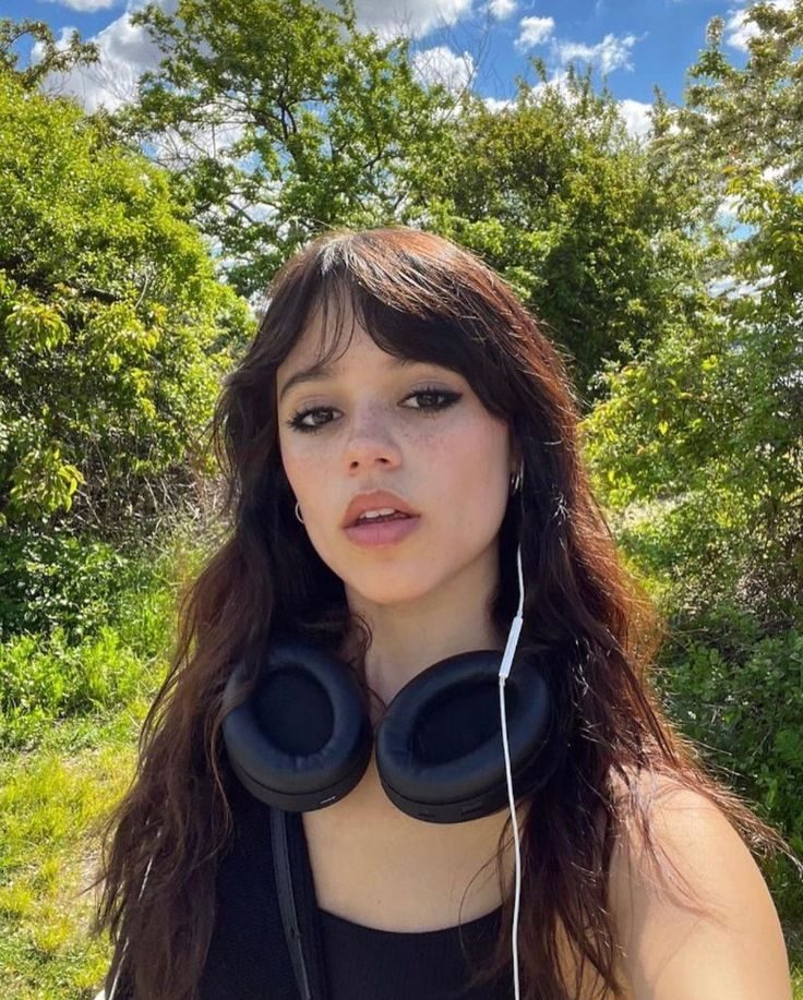 Jenna Ortega Merch: 6 Essential Picks for Actress Fans