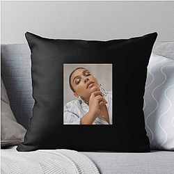 Paloma Elsesser Always Confident Always Inspiring Paloma Elsesser Pillows Cover