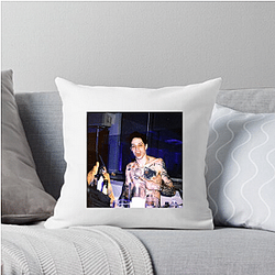 Pete Davidson's humor is often self-deprecating Pete Davidson Pillows Cover