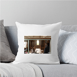 Queen Mantis will keep viewers guessing Queen Mantis Pillows Cover