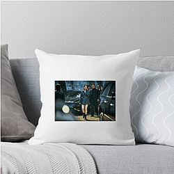 Queen Mantis has an intriguing plot Queen Mantis Pillows Cover