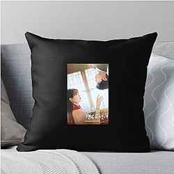 Queen Mantis is a must watch for mystery lovers Queen Mantis Pillows Cover