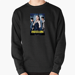 Queen Mantis tells a story full of secrets Queen Mantis Sweatshirts