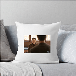 Queen Mantis explores a puzzling crime Queen Mantis Pillows Cover