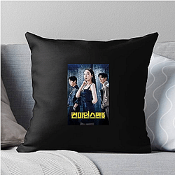 Queen Mantis tells a story full of secrets Queen Mantis Pillows Cover