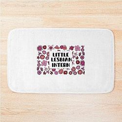 Little Lesbian Intern - Reneé Rapp SNL (Rainbow) Bath Mat
