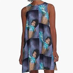 Robert Sheehan as Klaus Hargreeves in a line dress