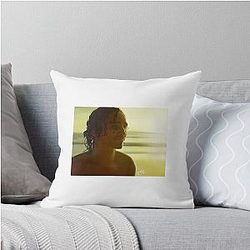Robert Sheehan as Lee Throw Pillow