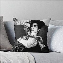 Met Robert Sheehan Pillow