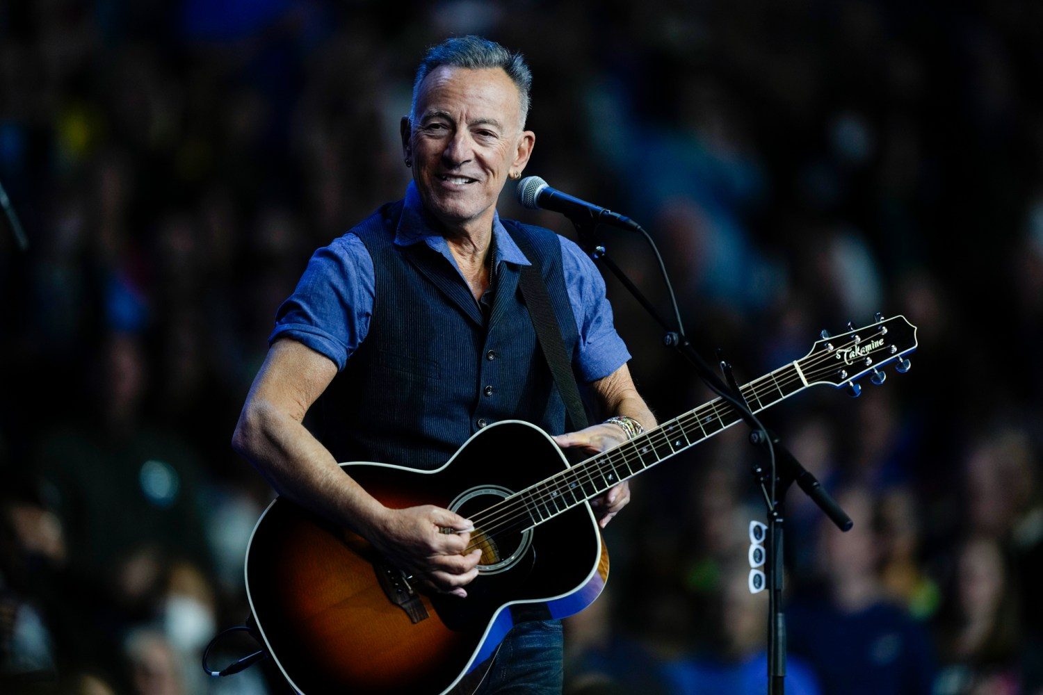 Be the Ultimate Fan: 7 Must-Have Items from Bruce Springsteen Merch Official Shop