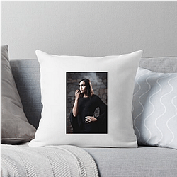 Lifestyle Content Safiya Nygaard Pillows Cover