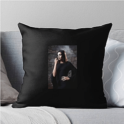 Lifestyle Content Safiya Nygaard Pillows Cover