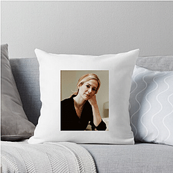 Sarah Paulson is also a stage actress Sarah Paulson Pillows Cover