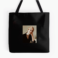 Sarah Paulson is also a stage actress Sarah Paulson Bags