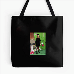 Scarlett Estevez has a bright personality Scarlett Estevez Bags