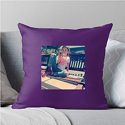 Scarlett Estevez has a brother who is also an actor Scarlett Estevez Pillows Cover