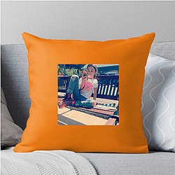 Scarlett Estevez has a brother who is also an actor Scarlett Estevez Pillows Cover