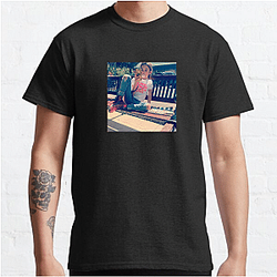 Scarlett Estevez has a brother who is also an actor Scarlett Estevez T-Shirts