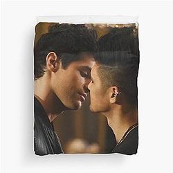Malec (Magnus and Alec) Kissing - Shadowhunters Duvet Cover
