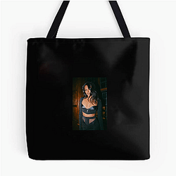 Red Carpet Queen Simone Ashley Bags