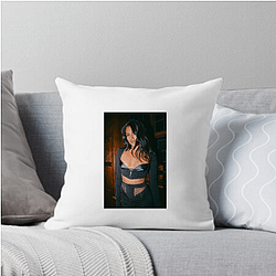 Red Carpet Queen Simone Ashley Pillows Cover