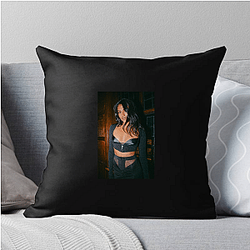 Red Carpet Queen Simone Ashley Pillows Cover
