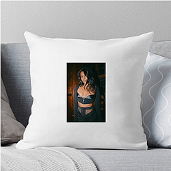 Red Carpet Queen Simone Ashley Pillows Cover