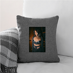 Red Carpet Queen Simone Ashley Pillows Cover