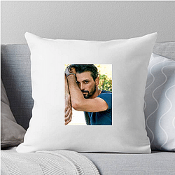 Skeet Ulrich is known for his film and TV roles Skeet Ulrich Pillows Cover
