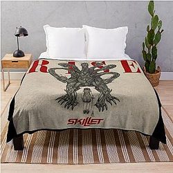Skillet rise Throw Blanket