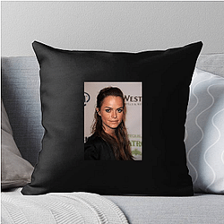 Versatile Performer Taryn Manning Pillows Cover