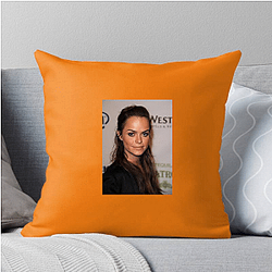Versatile Performer Taryn Manning Pillows Cover