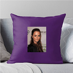 Versatile Performer Taryn Manning Pillows Cover