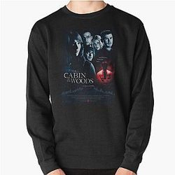 La cabaña en la camiseta de tiro de bosque