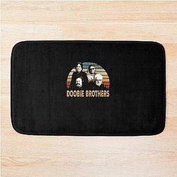 Doobie Grooves Vintage-Inspired Tee Destacando los Miembros Legendarios de la Banda Bath Mat
