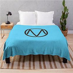 The Maine (logo) Essential T-Shirt Throw Blanket