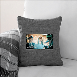 Public Scrutiny The Twisted Tale Of Amanda Knox Pillows Cover