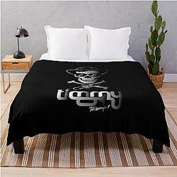 Timmy Trumpet Throws Blanket