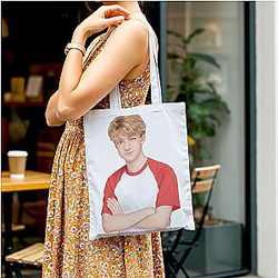 TommyInnit LA 2601 - Holds multiple Guinness World Records for streaming TommyInnit Bags