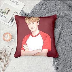 TommyInnit LA 2601 - Holds multiple Guinness World Records for streaming TommyInnit Pillows