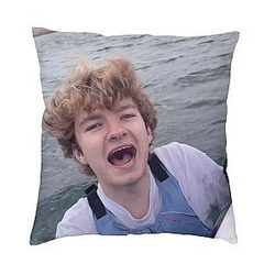 TommyInnit Pillows – Happy TommyInnit Meme Throw Pillow