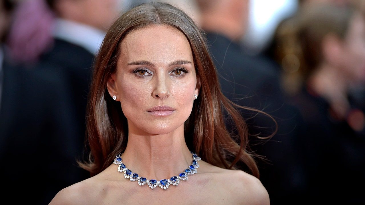 Natalie Portman's Merchandise: 7 Must‑Have Items for Fans