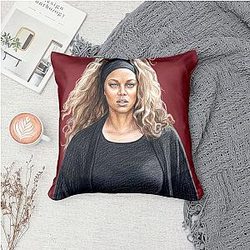Tyra Banks - Supermodel and Fashion Icon Tyra Banks Pillows Cover